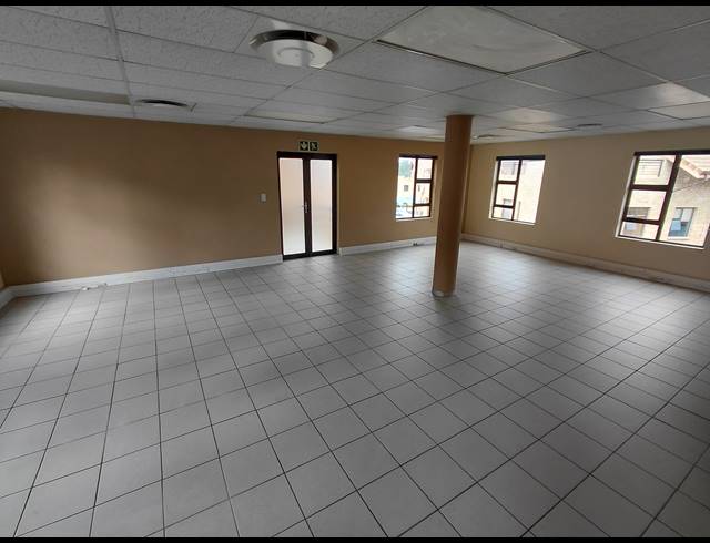 100M² OFFICE TO LET IN FOURWAYS
